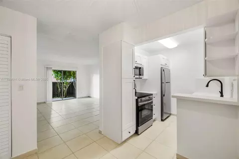 10780 N Kendall Dr #E11, Miami, FL 33176