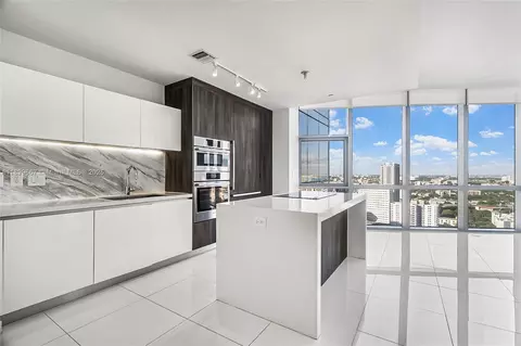 851 NE 1st Ave #2802, Miami, FL 33132