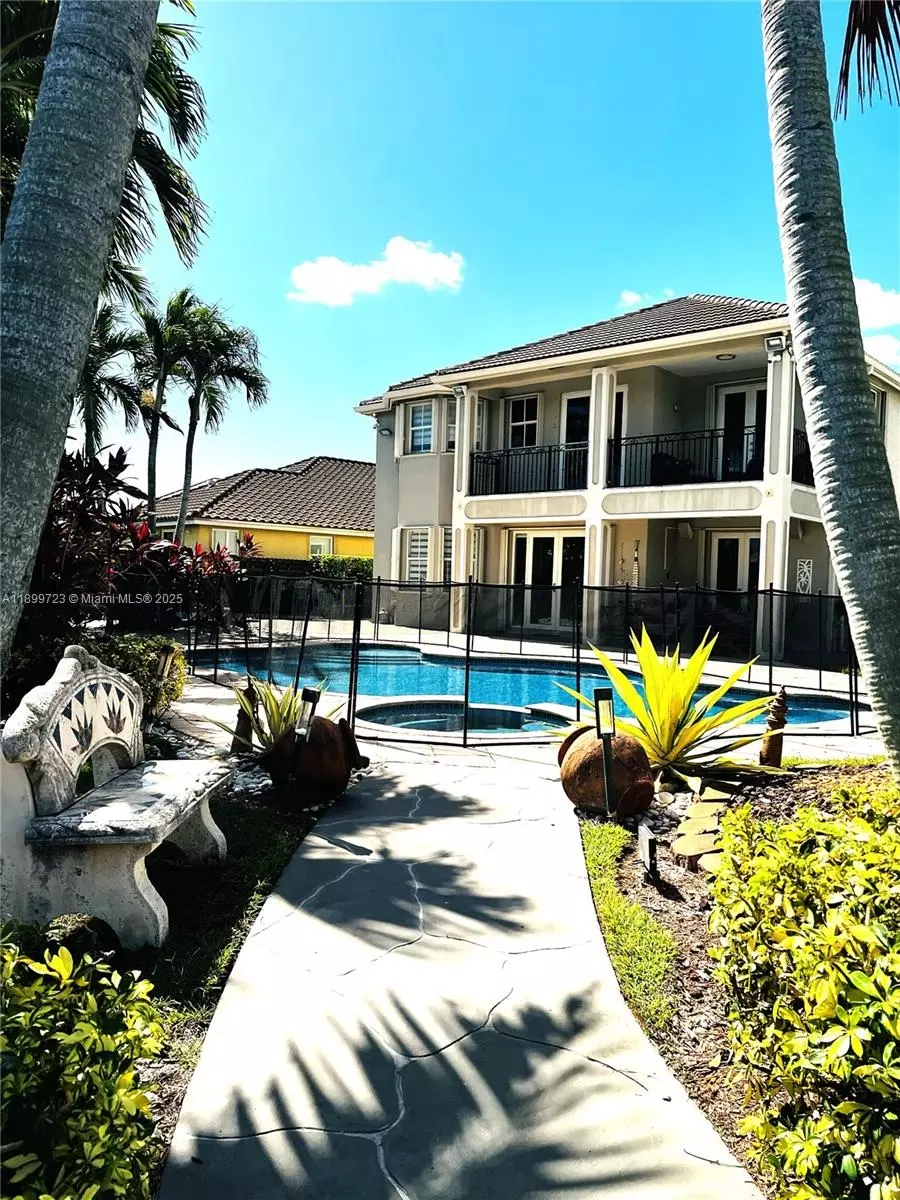 Exterior - 7831 SW 164th Ave, Miami, FL 33193 photo 3 of 3