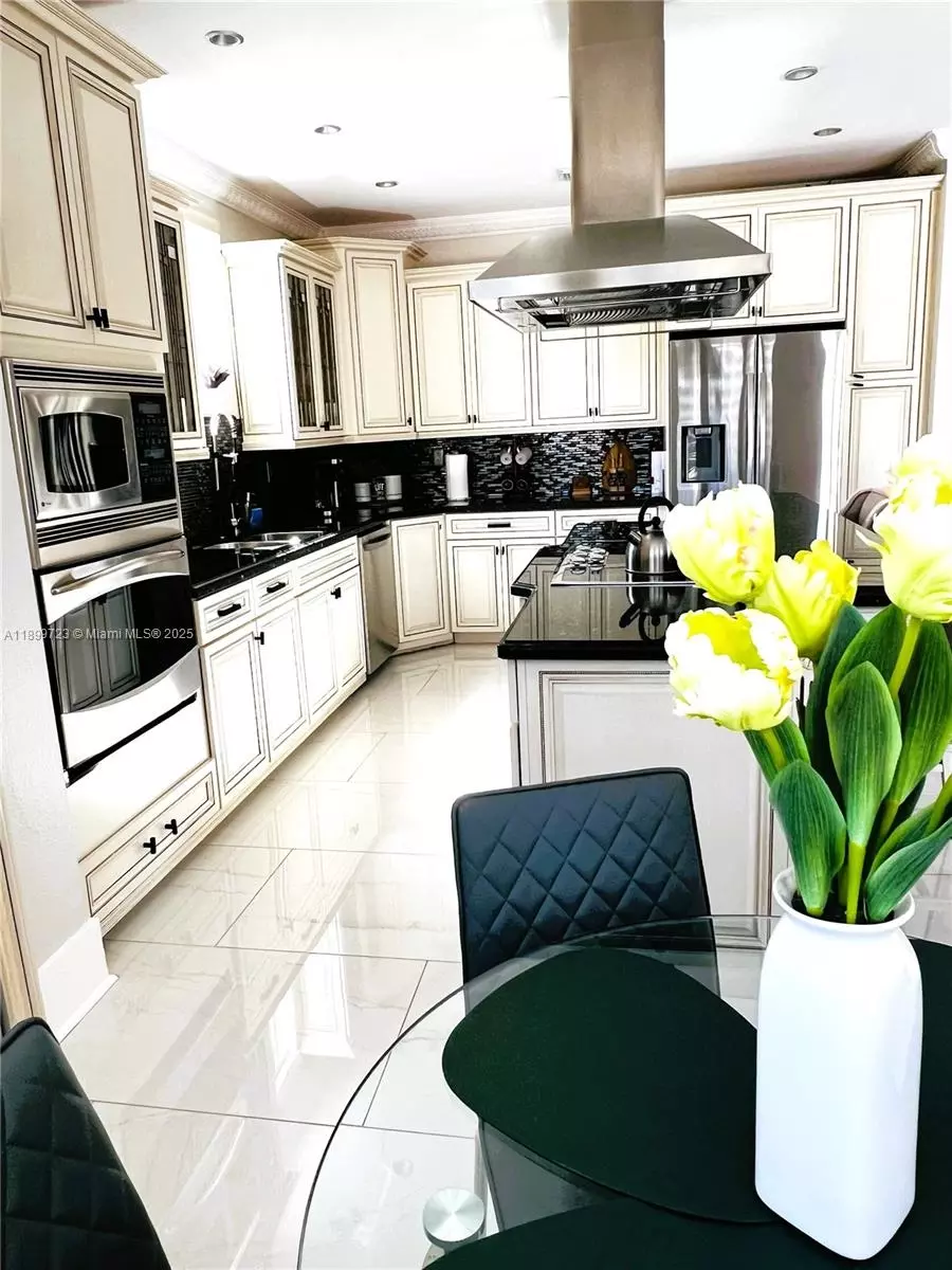 Kitchen - 7831 SW 164th Ave, Miami, FL 33193 photo 2 of 3