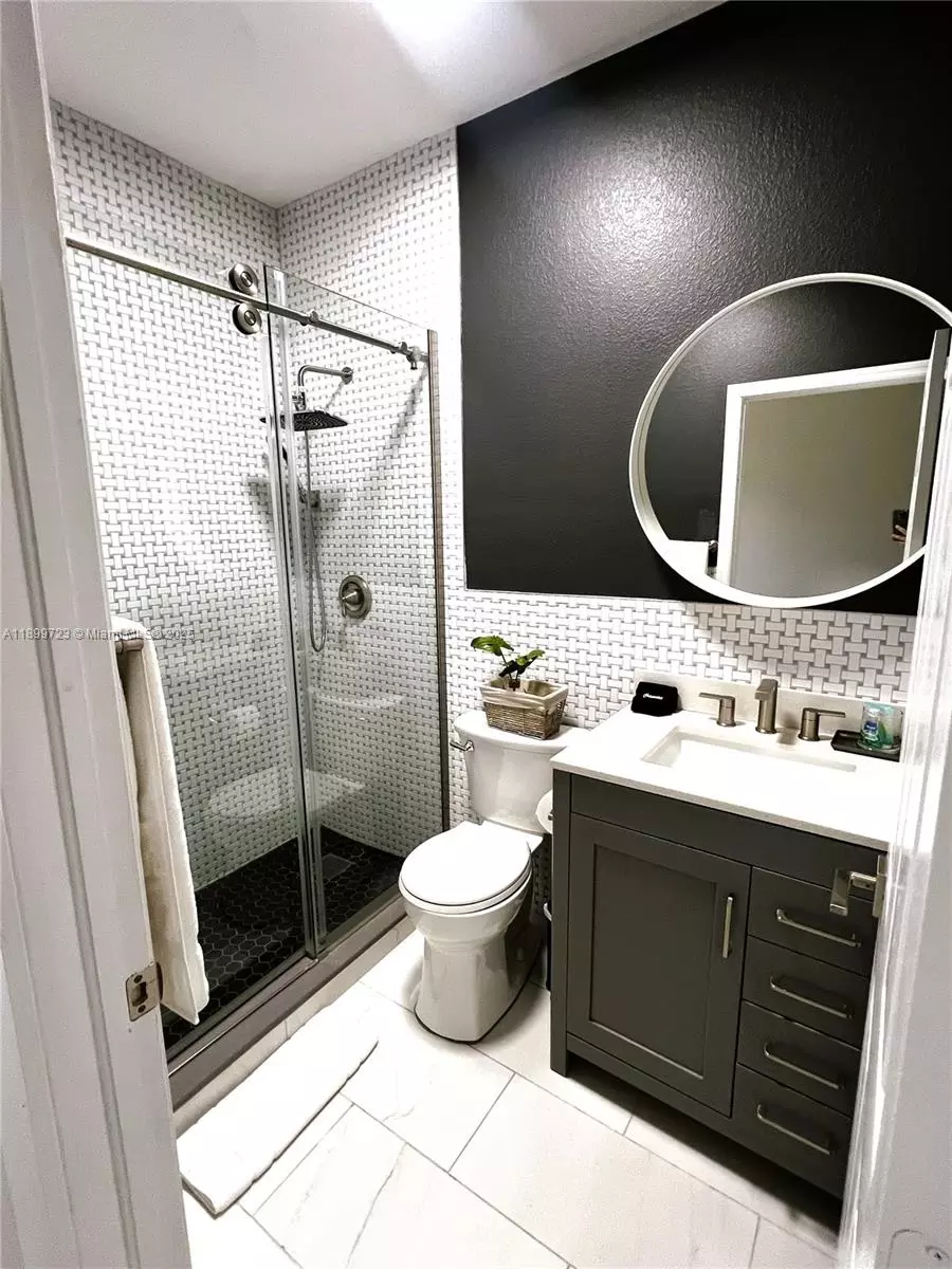 Bath - 7831 SW 164th Ave, Miami, FL 33193 photo 3 of 3