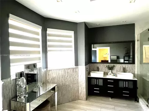 Bath - 7831 SW 164th Ave, Miami, FL 33193 photo 1 of 3
