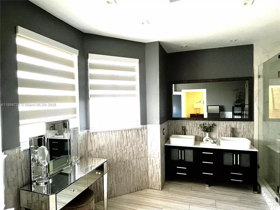 Bath - 7831 SW 164th Ave, Miami, FL 33193 photo 1 of 3