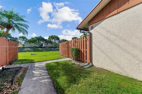 1101 Summit Place Cir #B, West Palm Beach, FL 33415