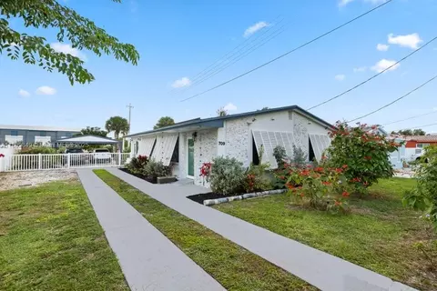 709 NW 7th St, Dania Beach, FL 33004
