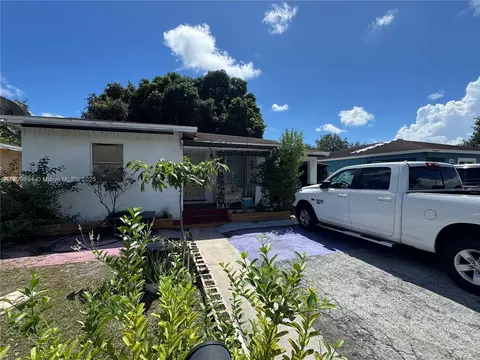3274 NW 50th St, Miami, FL 33142