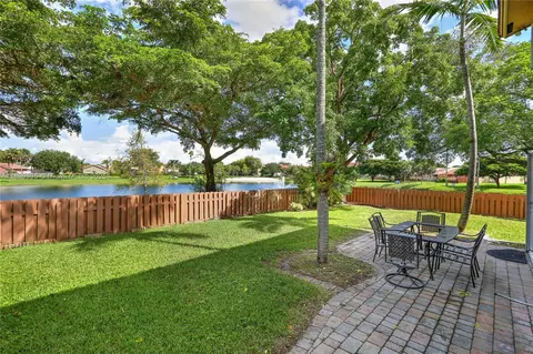 15576 SW 103rd St, Miami, FL 33196