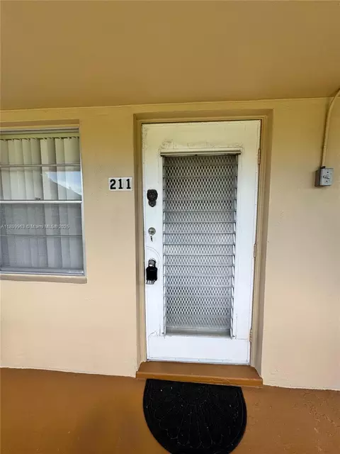 211 Coventry I #211, West Palm Beach, FL 33417