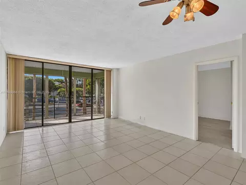 20500 W Country Club Dr #203, Aventura, FL 33180