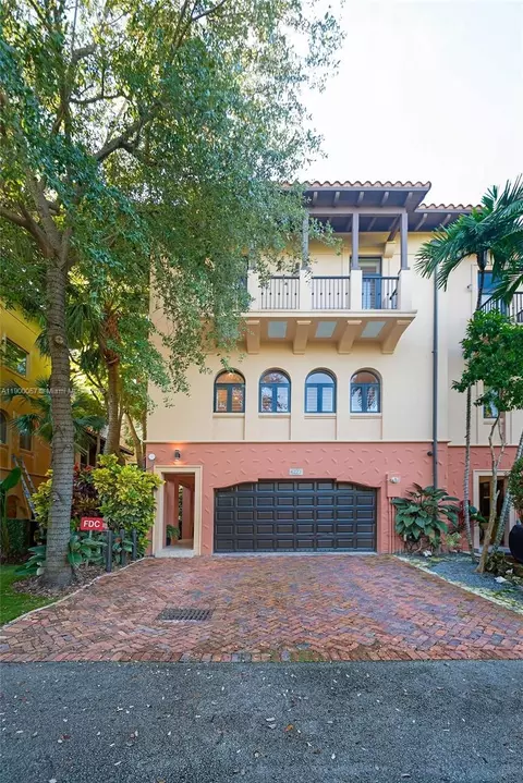 6223 Paradise Point Dr, Palmetto Bay, FL 33157