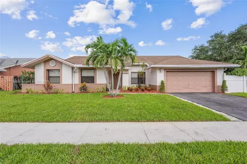 9601 Dunhill Dr, Miramar, FL 33025