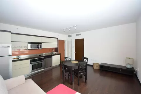 435 21st St #205, Miami Beach, FL 33139