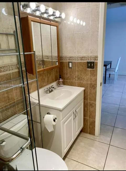 Bath - 1965 S Ocean Dr #5B, Hallandale Beach, FL 33009 photo 1 of 3
