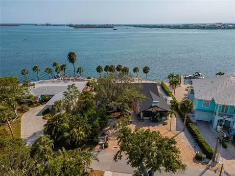 1476 Lemon Bay Dr, Englewood, FL 34223