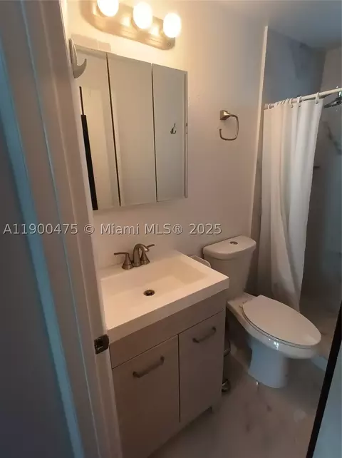 300 74th St #3, Miami Beach, FL 33141
