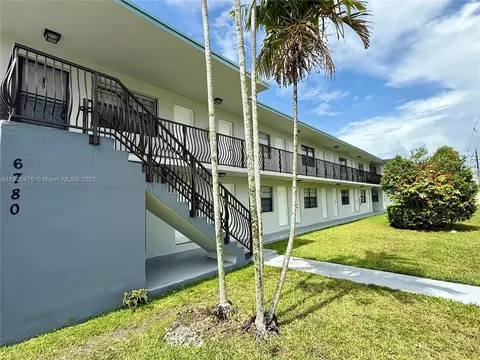 6780 SW 44th St #8, Miami, FL 33155