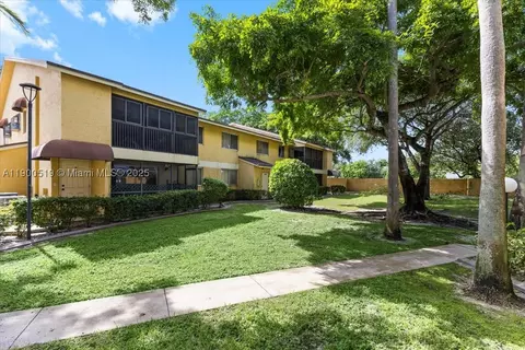 3047 N Oakland Forest Dr #204, Oakland Park, FL 33309