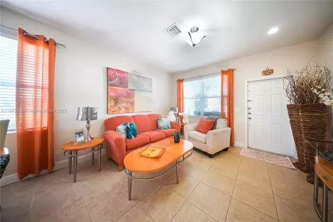 3076 SE 4th Ct, Homestead, FL 33033