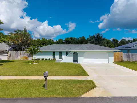 635 NE 15th Pl, Boynton Beach, FL 33435