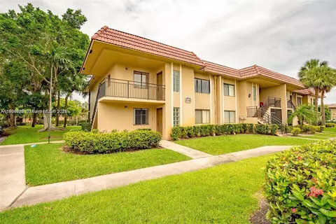 350 Lakeview Dr #201, Weston, FL 33326