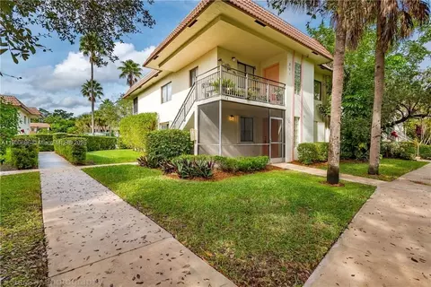 409 Lakeview Dr #101, Weston, FL 33326