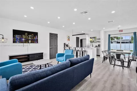 7471 Hope St, Hollywood, FL 33024