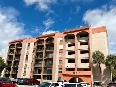 5201 NW 7th St #212, Miami, FL 33126