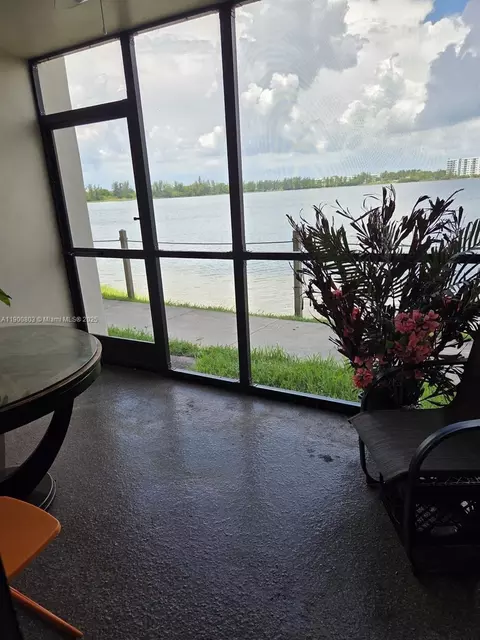 116 Lake Emerald Dr #109, Oakland Park, FL 33309