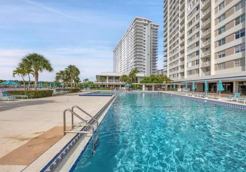 300 Bayview Dr #1801, Sunny Isles Beach, FL 33160
