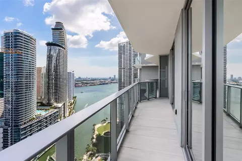 77 SE 5th St #2806, Miami, FL 33131