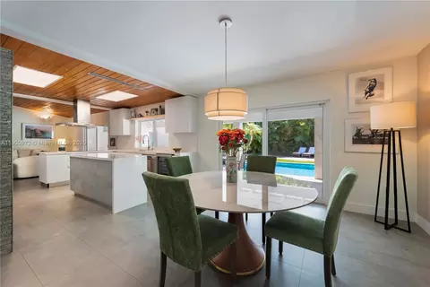 Dining - 11570 SW 72nd Ave, Pinecrest, FL 33156 photo 1 of 1