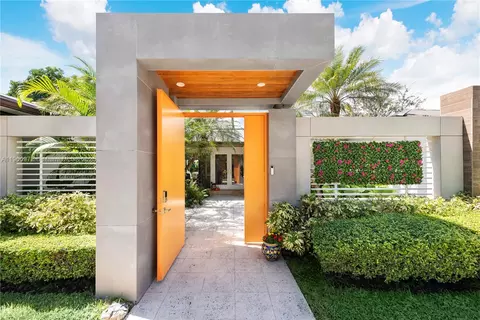 Exterior - 11570 SW 72nd Ave, Pinecrest, FL 33156 photo 1 of 9