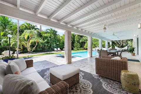 Exterior - 11570 SW 72nd Ave, Pinecrest, FL 33156 photo 6 of 9