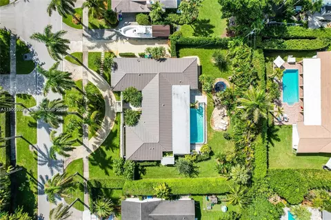 View/Area - 11570 SW 72nd Ave, Pinecrest, FL 33156 photo 2 of 2