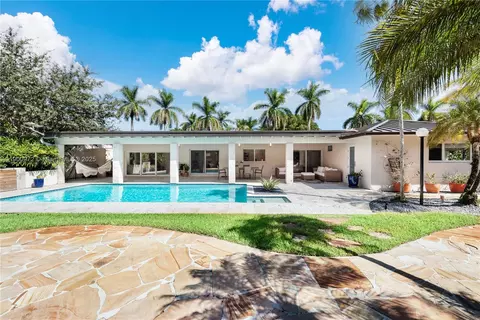 Exterior - 11570 SW 72nd Ave, Pinecrest, FL 33156 photo 3 of 9