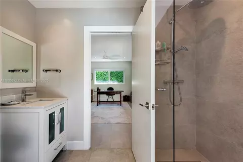 Bath - 11570 SW 72nd Ave, Pinecrest, FL 33156 photo 1 of 1