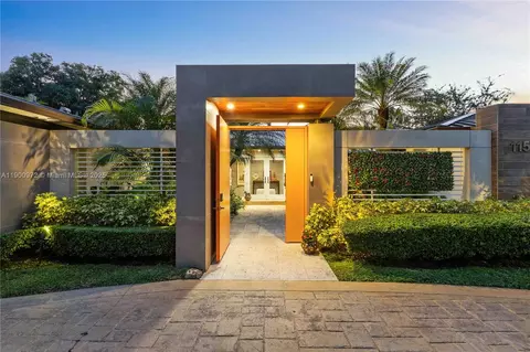 Exterior - 11570 SW 72nd Ave, Pinecrest, FL 33156 photo 8 of 9