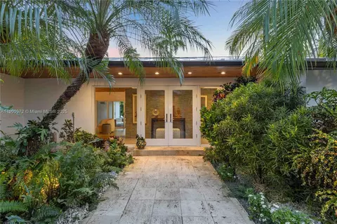 Exterior - 11570 SW 72nd Ave, Pinecrest, FL 33156 photo 9 of 9