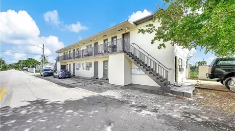 324 NW 3rd St, Hallandale Beach, FL 33009