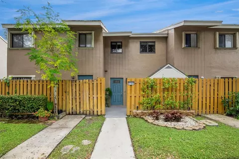 5184 S University Dr, Davie, FL 33328