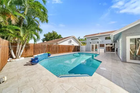 7461 NW 36th St, Lauderhill, FL 33319