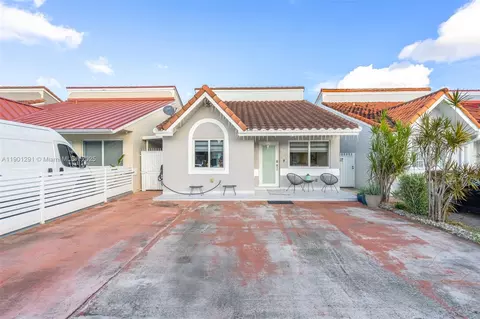 7531 W 29th Way, Hialeah, FL 33018