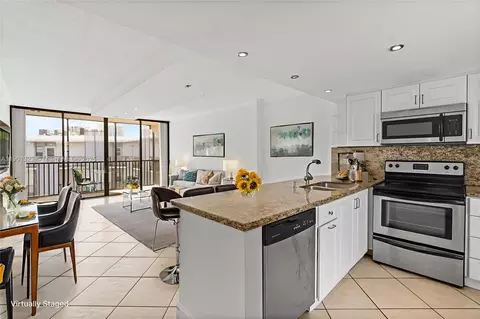 3475 N Country Club Dr #814, Aventura, FL 33180