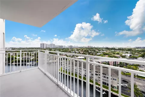 427 Golden Isles Dr #14J, Hallandale Beach, FL 33009