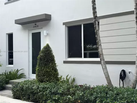 10428 NW 67th St, Doral, FL 33178