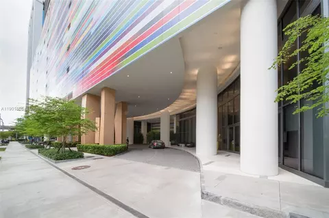 45 SW 9th St #2408, Miami, FL 33130