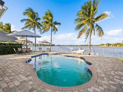 1206 Falls Blvd, Weston, FL 33327