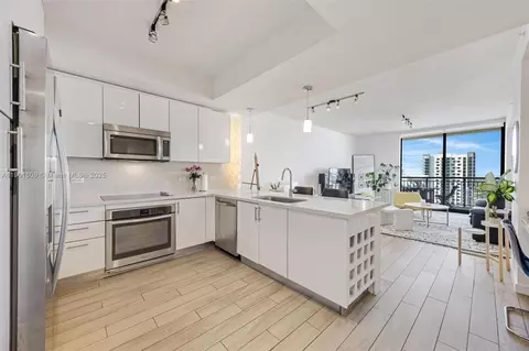 999 SW 1st Ave #2509, Miami, FL 33130