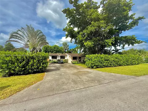 125 NE 150th St, Miami, FL 33161