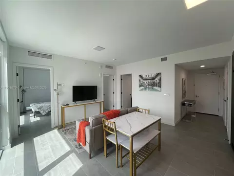 227 NE 2nd St #1606, Miami, FL 33132